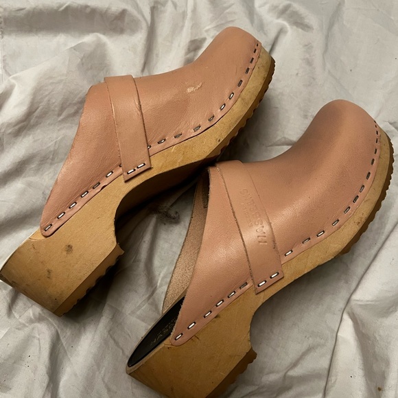 Swedish Hasbeens light pink clogs. Size 37 - Picture 4 of 7
